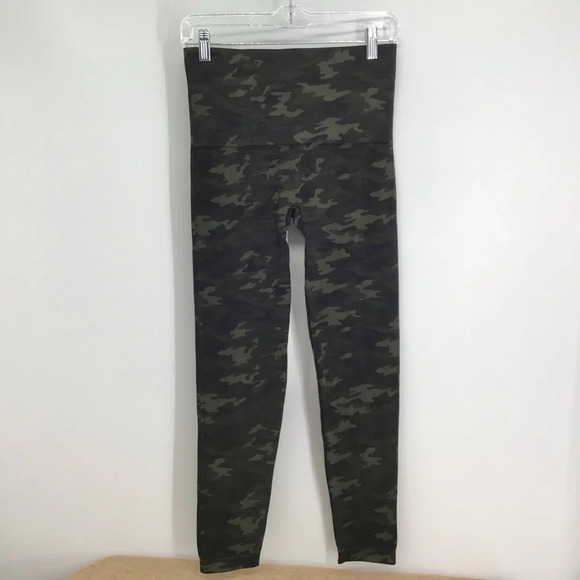 SPANX Women’s Look at Me Now Seamless Camo Leggings - Picture 3 of 7
